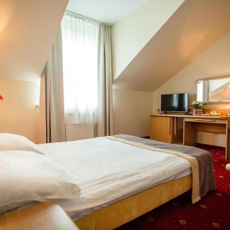 Hotel Orient Красков Екстериор снимка