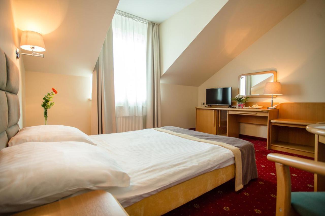 Hotel Orient Красков Екстериор снимка